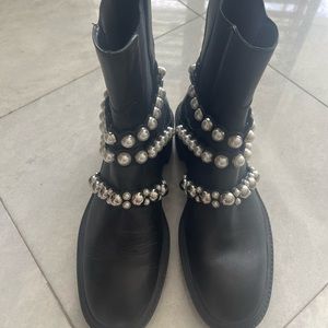 Beautiful stylish black Zara booties size 10